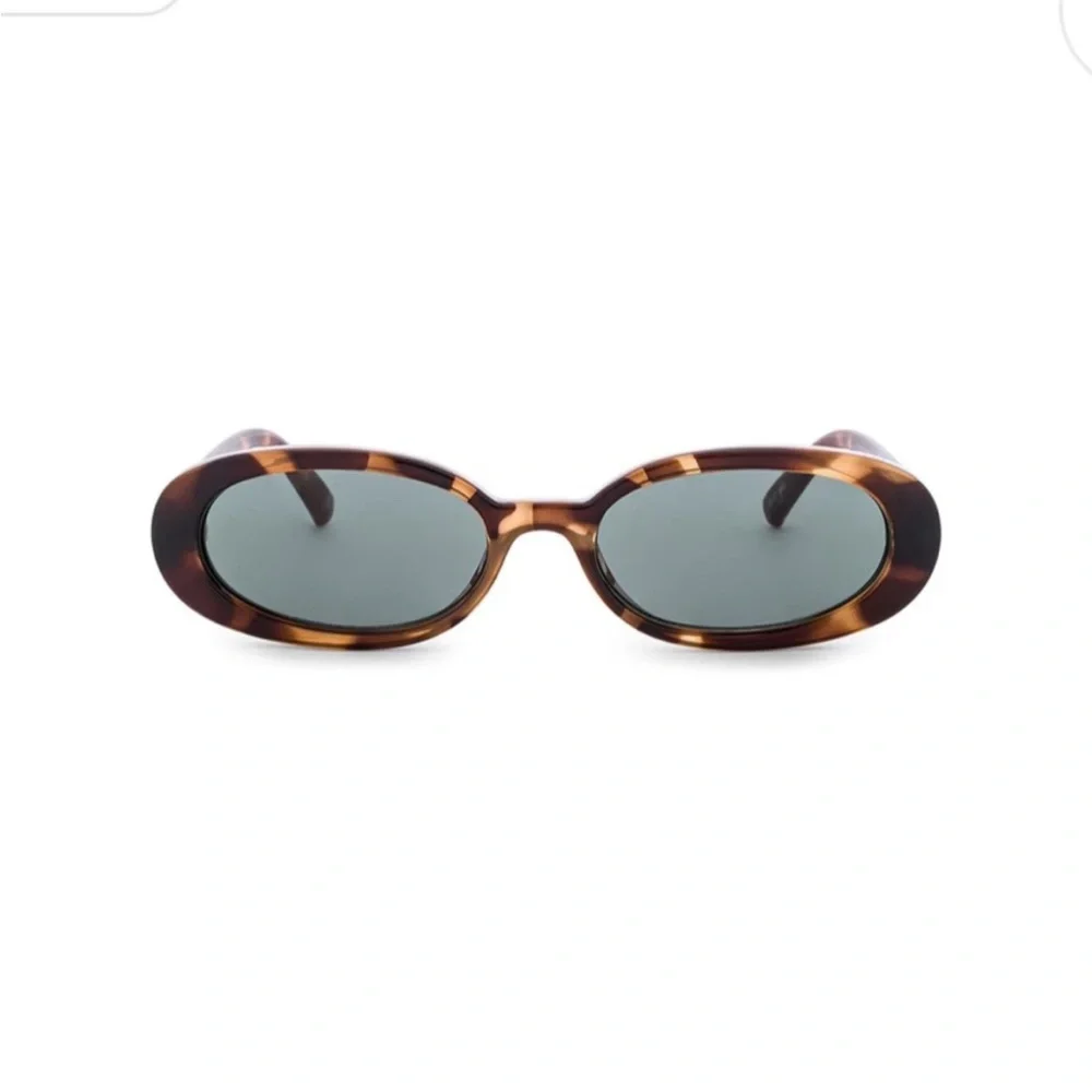 Outta Love oval Le Specs